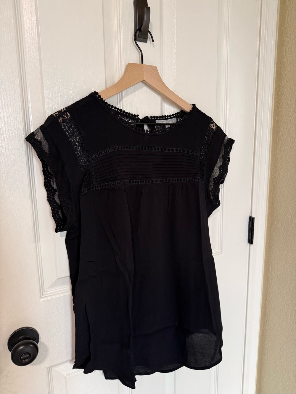 DANIEL RAINN Black Lace-Trim Short Sleeve Women's Top